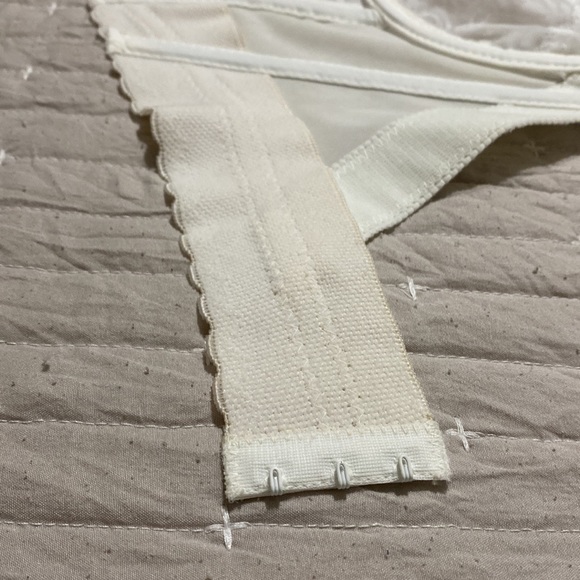 Vintage Beautiful Lace Bustier Bra - 32 D - Picture 5 of 9